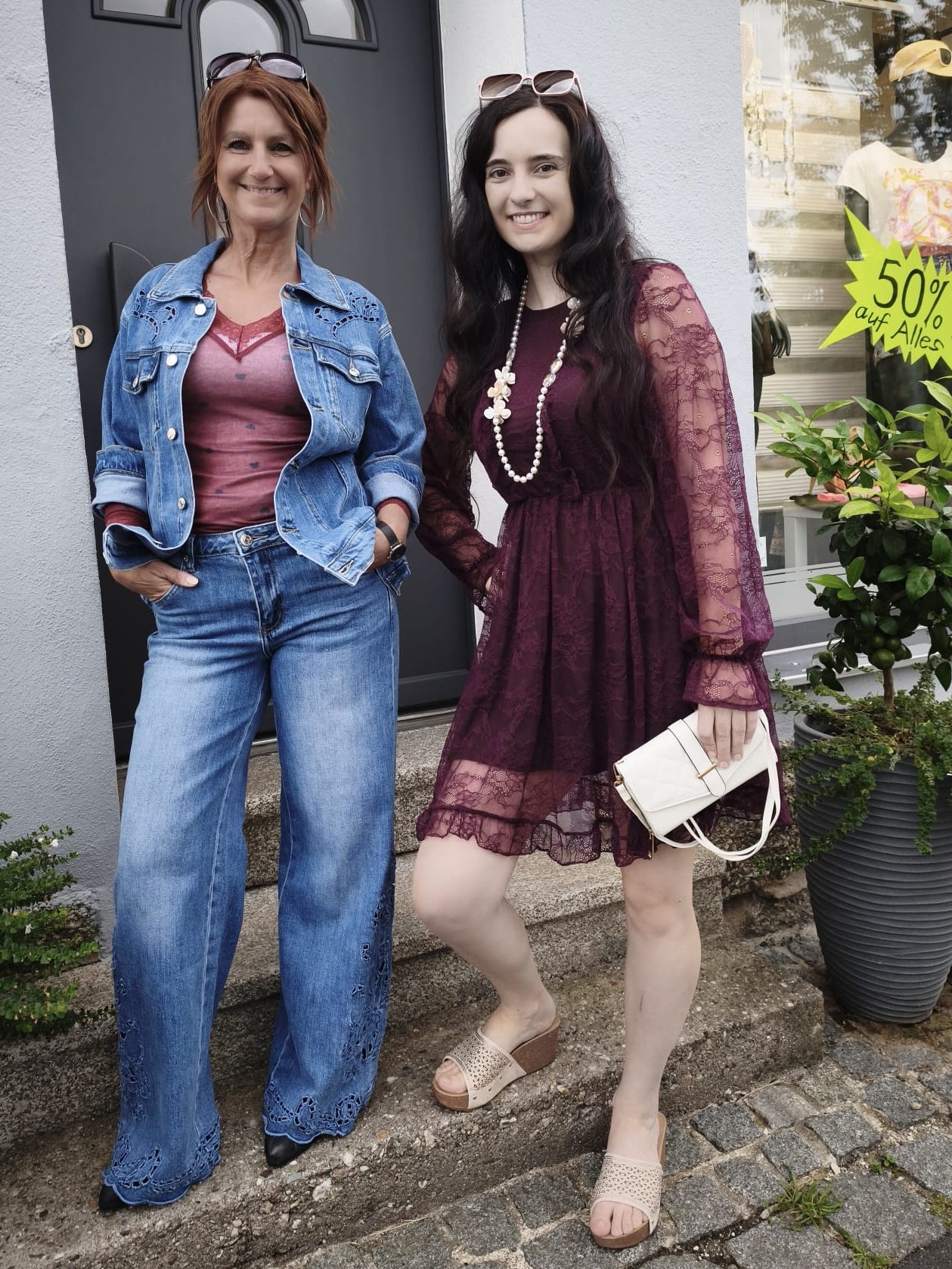 Spitzenkleid langarm Beere (Outfit links siehe im Shop)