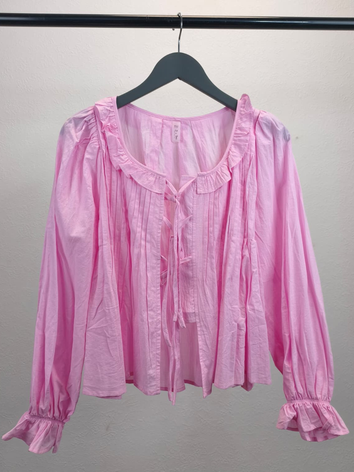Bluse mit Schleifchen und Rüschenoptik
