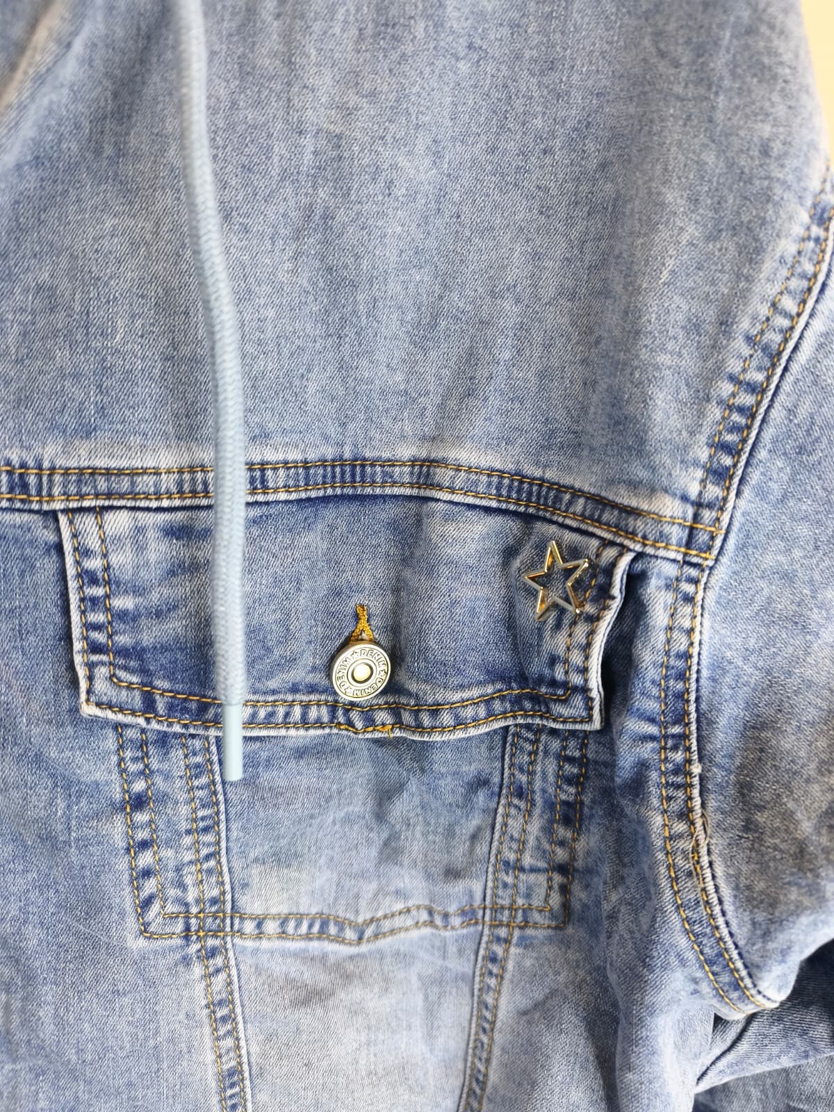 Jeans-Jacke mit Kapuze