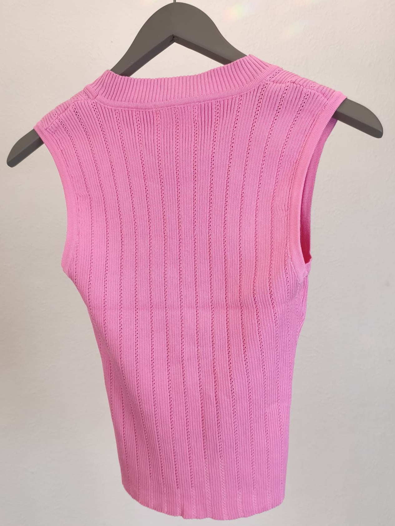 Top pink mit goldenen Knöpfen