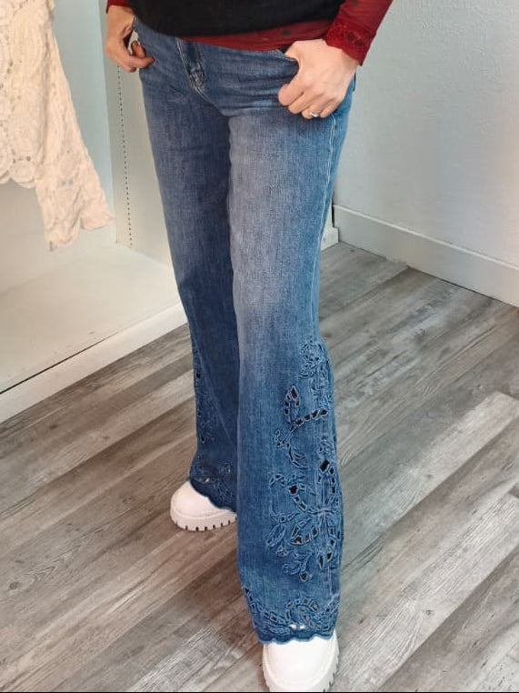 Wide-Leg-Jeans mit floralen CUT-OUTS