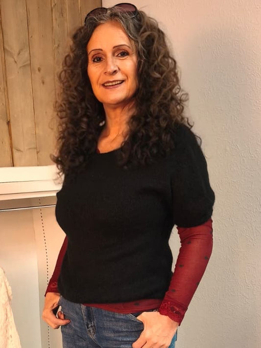 Stretch-Cashmere Langarmshirt mit Spitze
