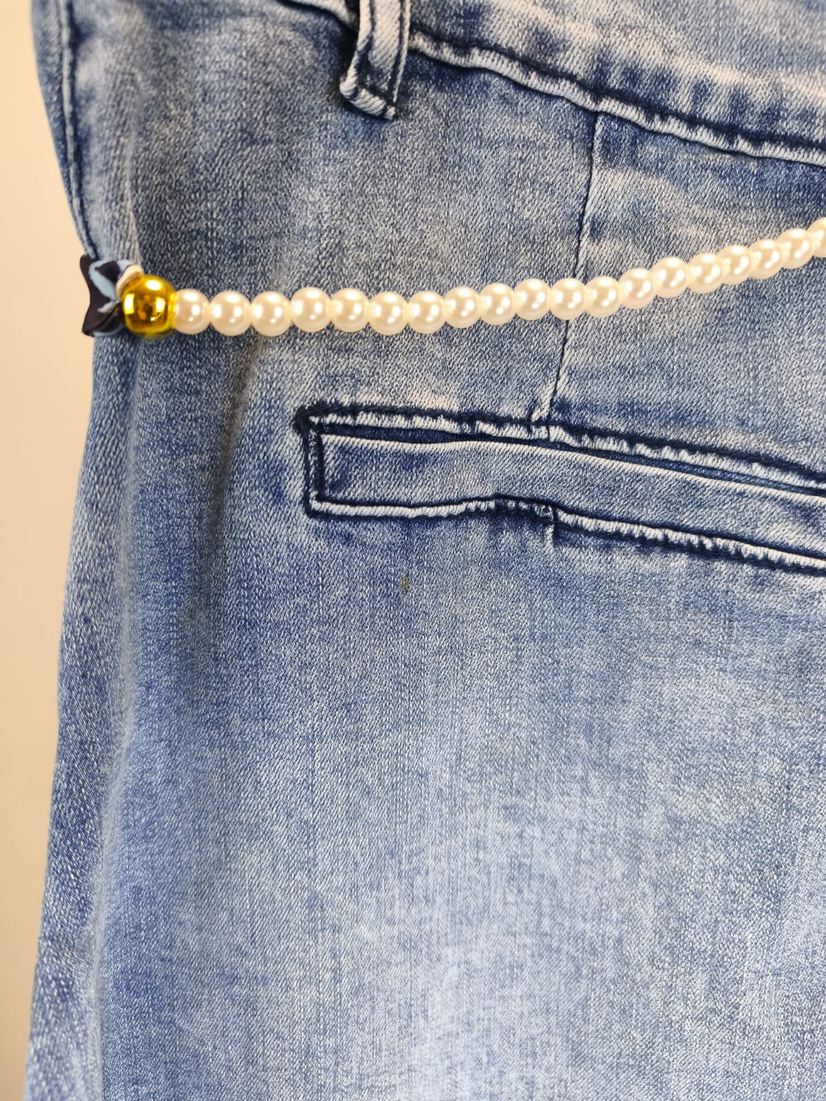 Jeans-Rock mit Perlengürtel