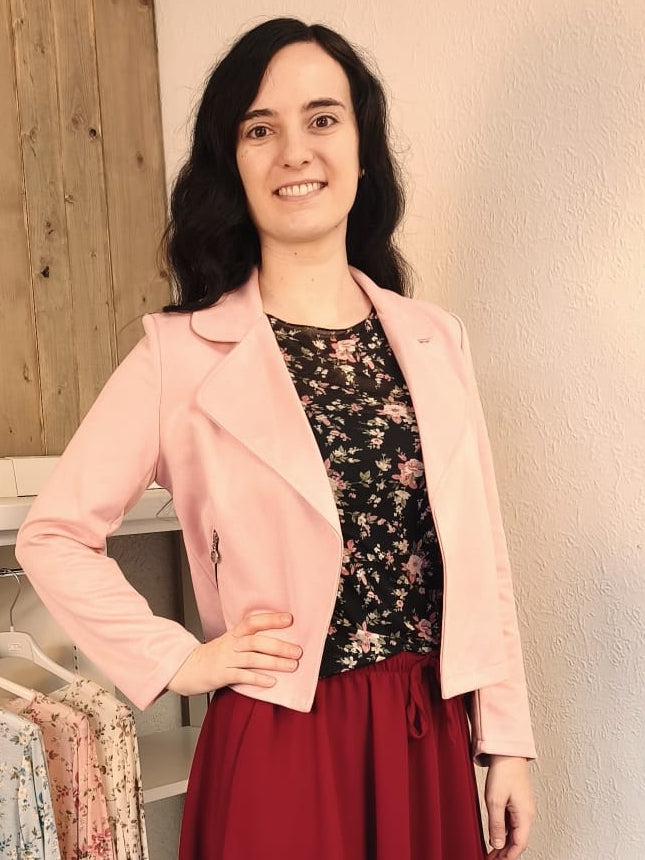 Kurze Jacke in Velour-Lederoptik mit Reißverschluß-Taschen
