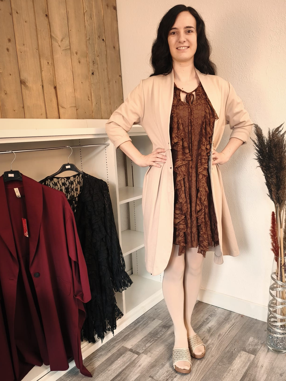 Leichter Mantel mit Knöpfen und Seitentaschen, beige, sehr elastisch