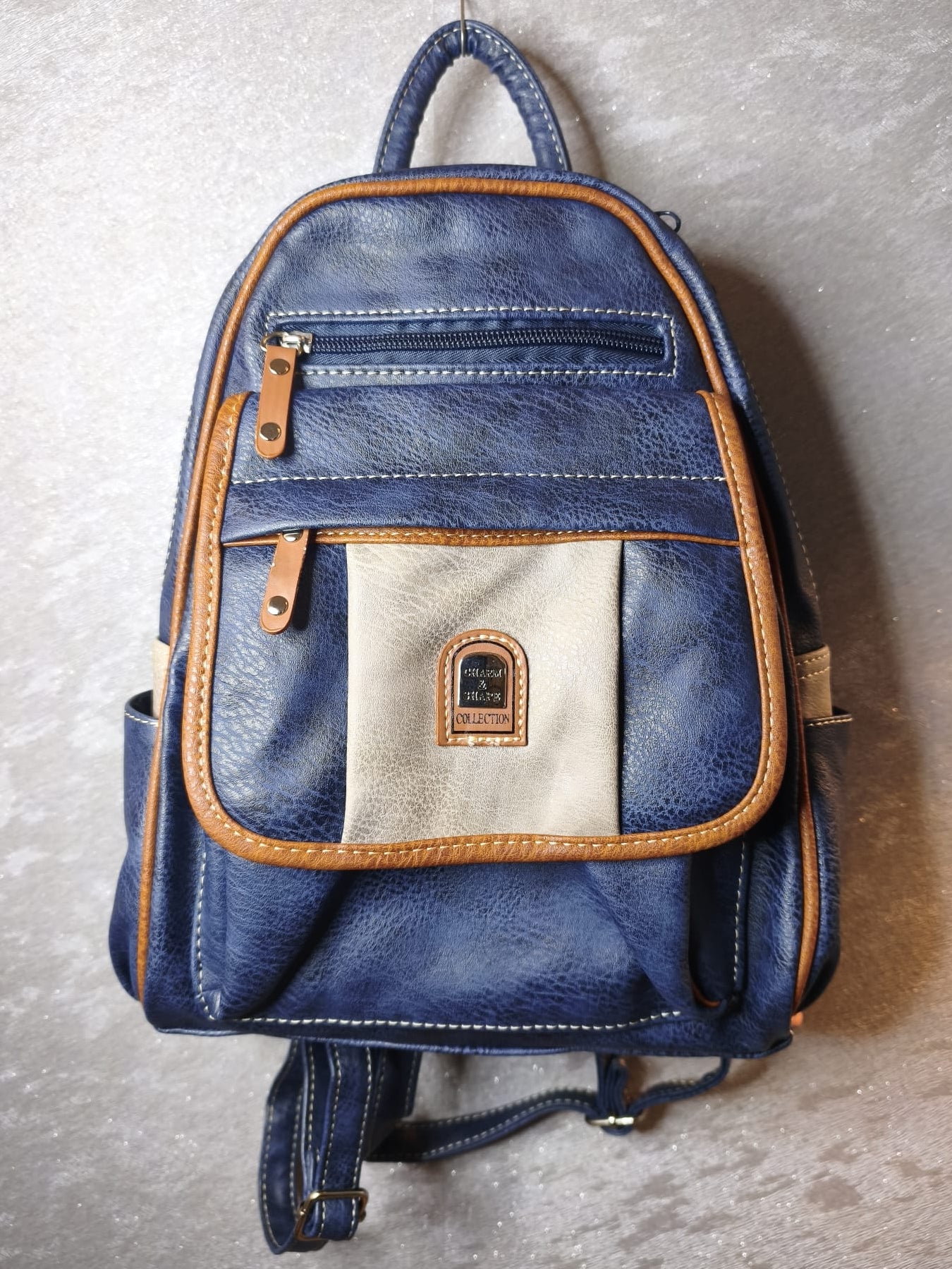 Stylischer Rucksack mit 7 Reißverschluss-Fächern, verschiedene Farben