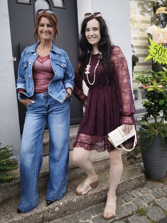 Spitzenkleid langarm Beere  (Outfit links siehe im Shop)