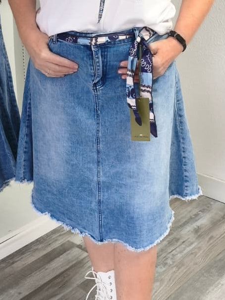Jeans-Rock mit Perlengürtel