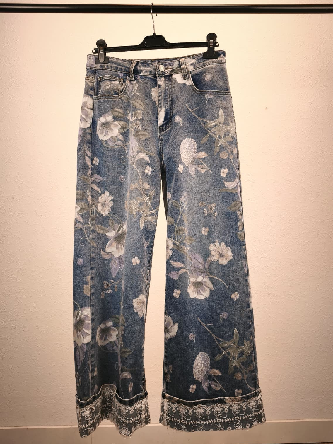 Wide-Leg-Jeans mit Aufschlag, Blumenmuster