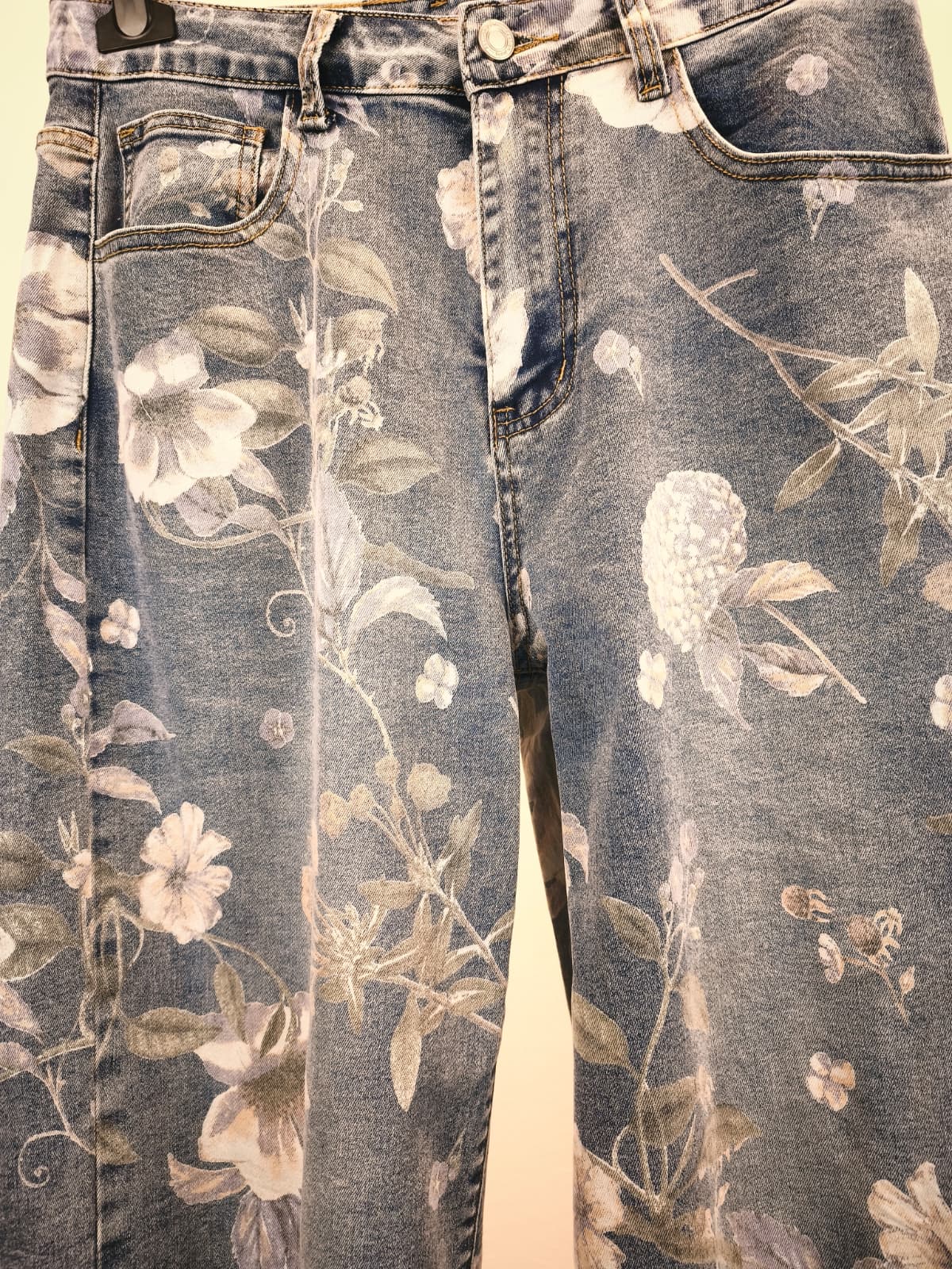 Wide-Leg-Jeans mit Aufschlag, Blumenmuster