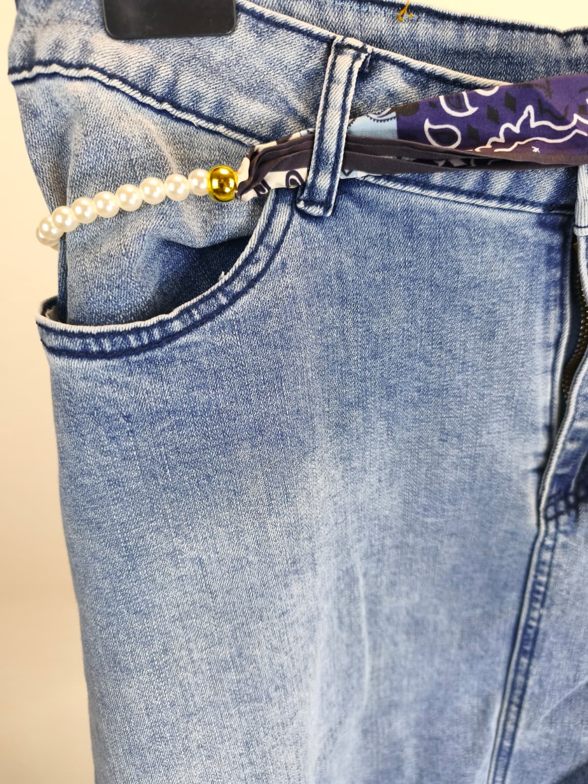 Jeans-Rock mit Perlengürtel