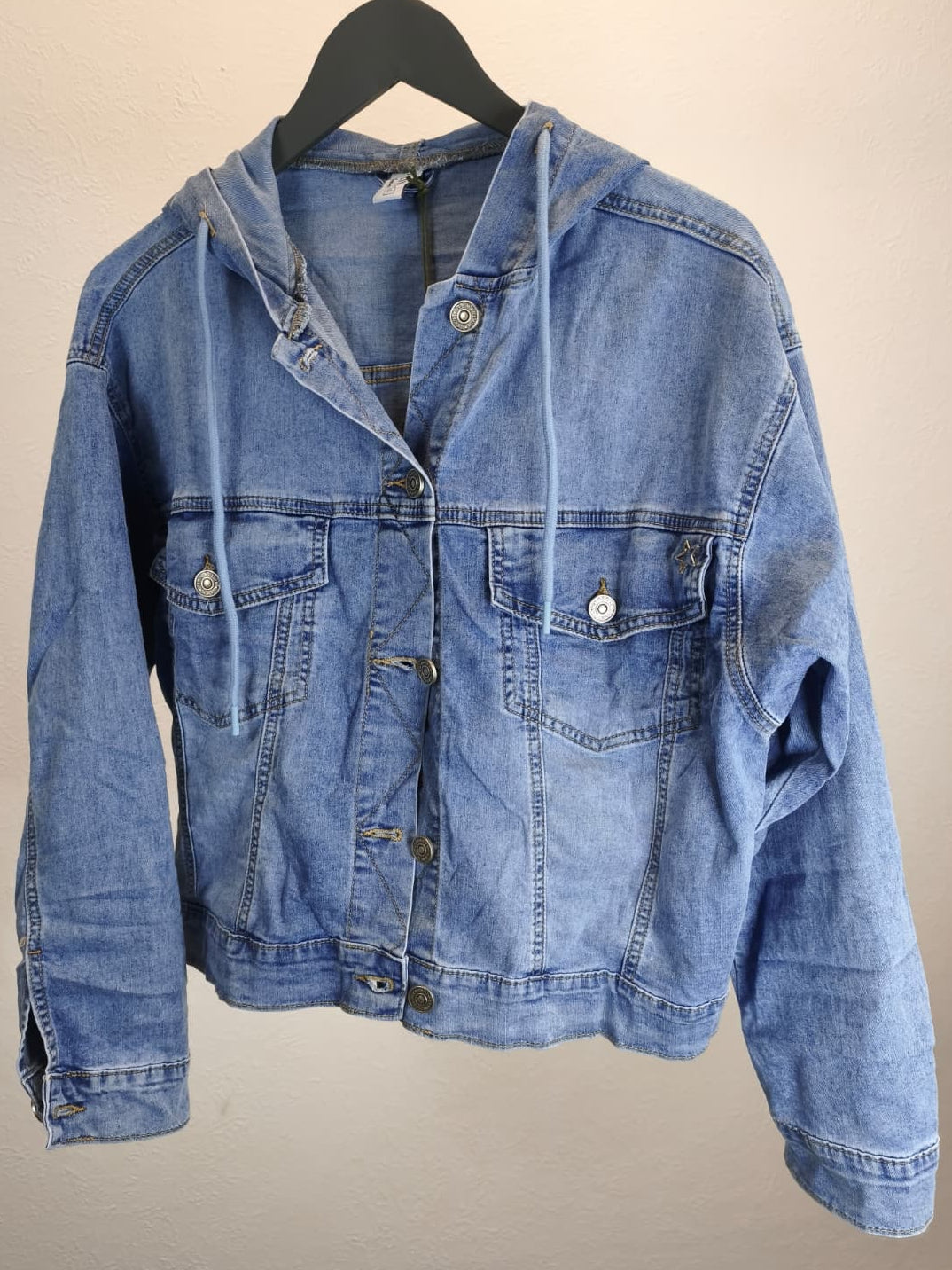 Jeans-Jacke mit Kapuze
