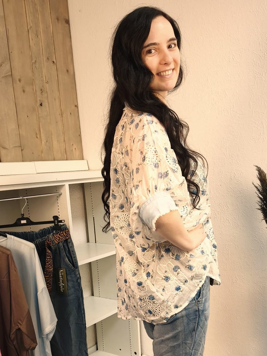 Bluse kurzärmlig weiß durchsichtig, mit floralen Stickereien, oversized
