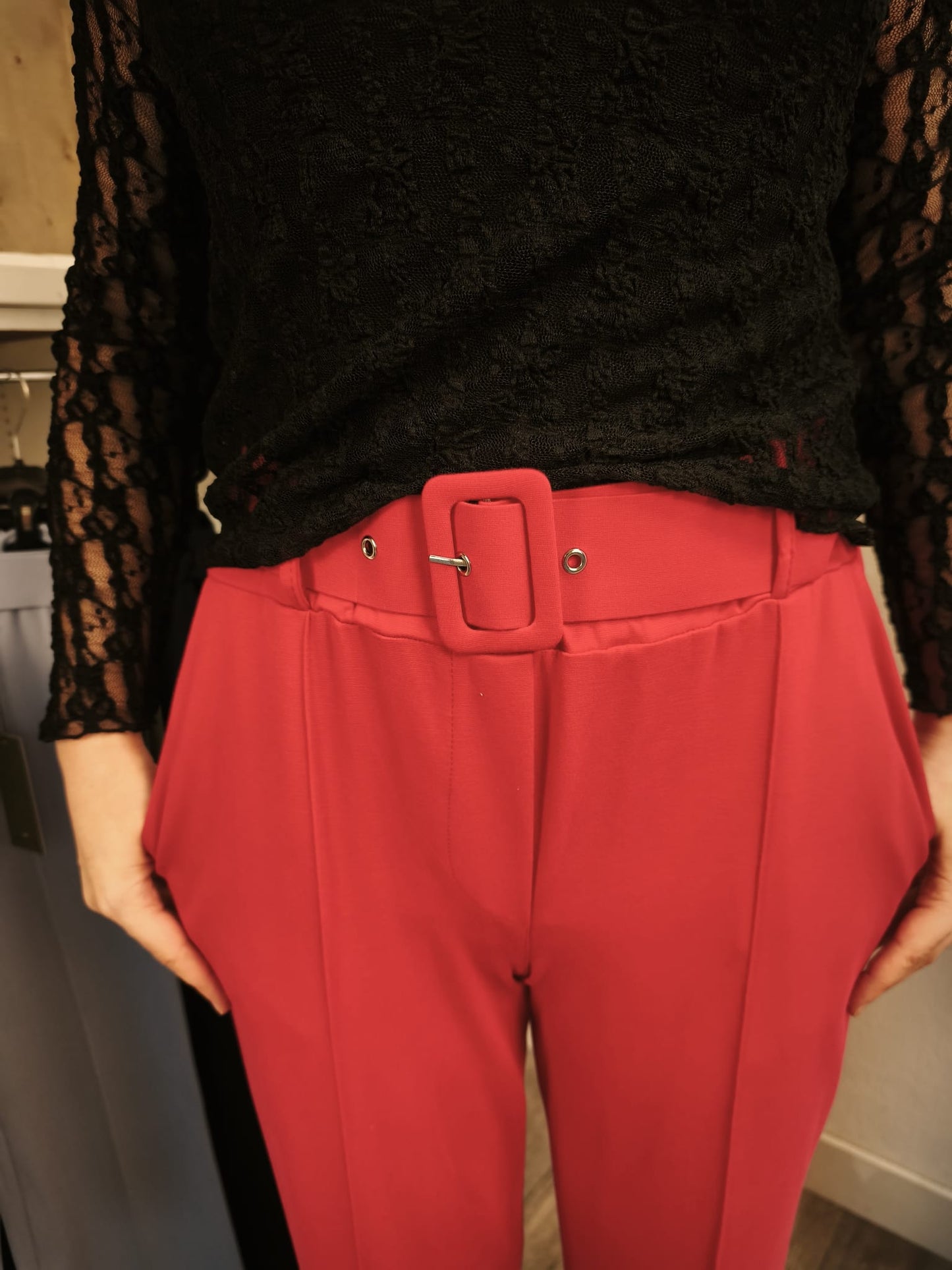 Elegante Stoffhose mit Gummizug und Gürtel