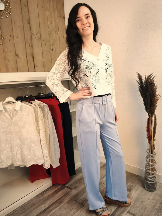 Strickjacke mit Knöpfen in Häkel-Optik, weiß
