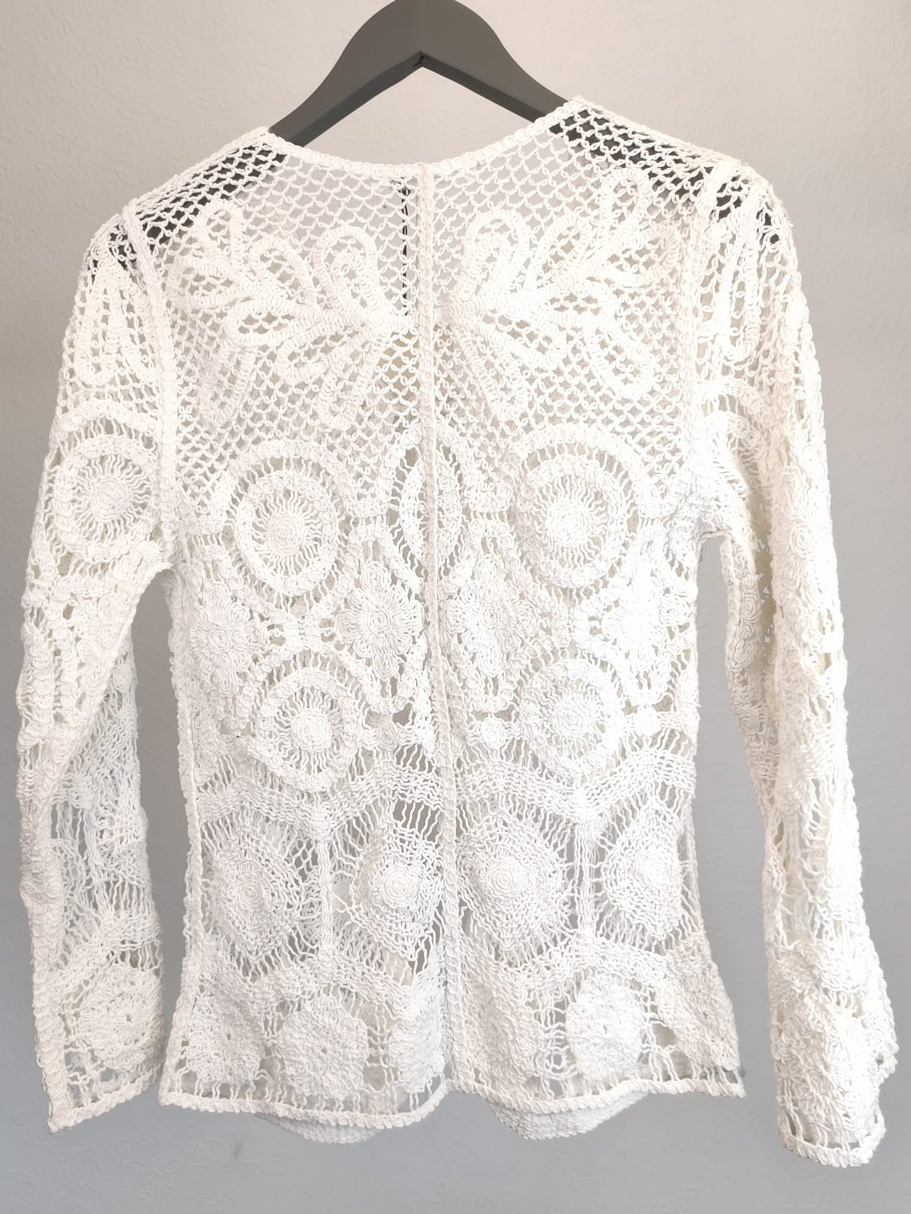 Strickjacke mit Schleifchen in Häkel-Optik, creme