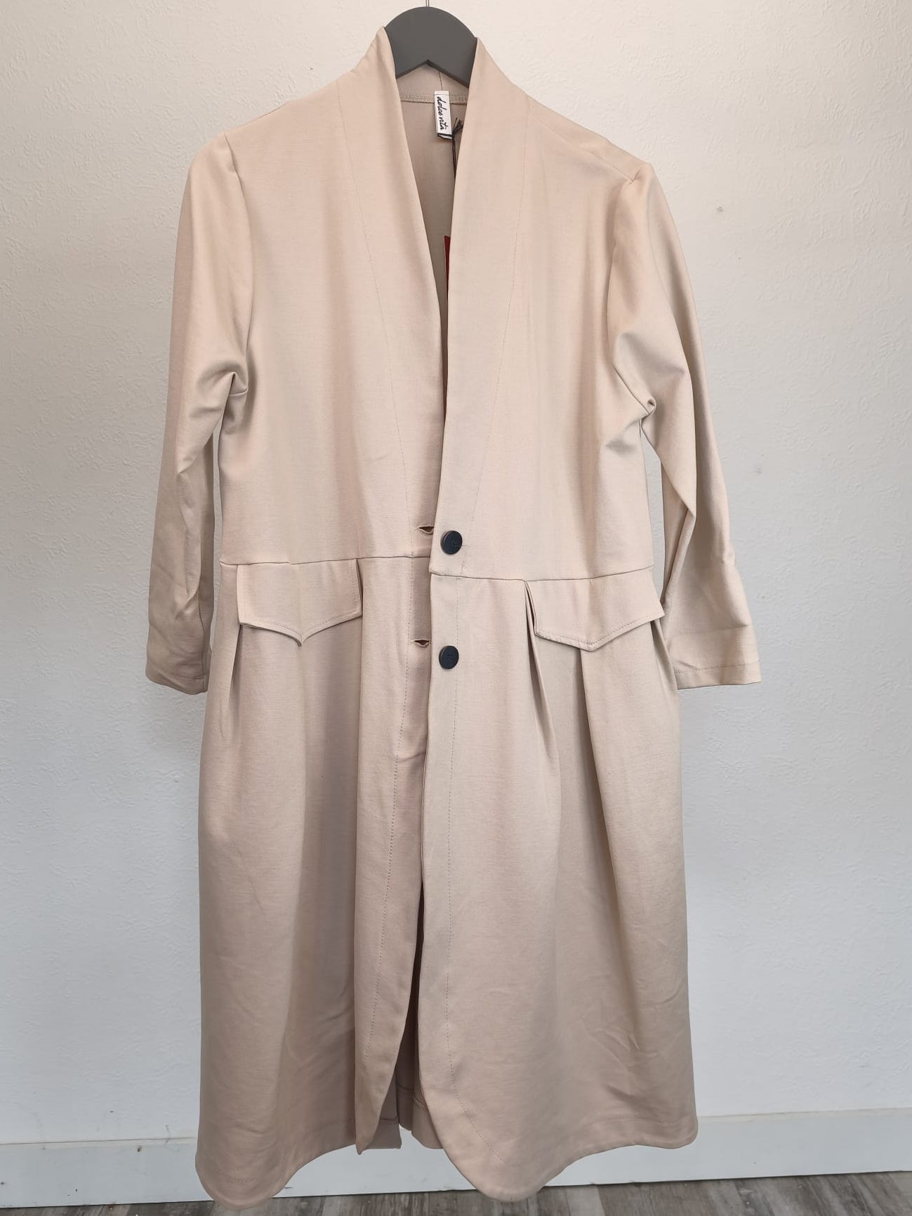 Leichter Mantel mit Knöpfen und Seitentaschen, beige, sehr elastisch