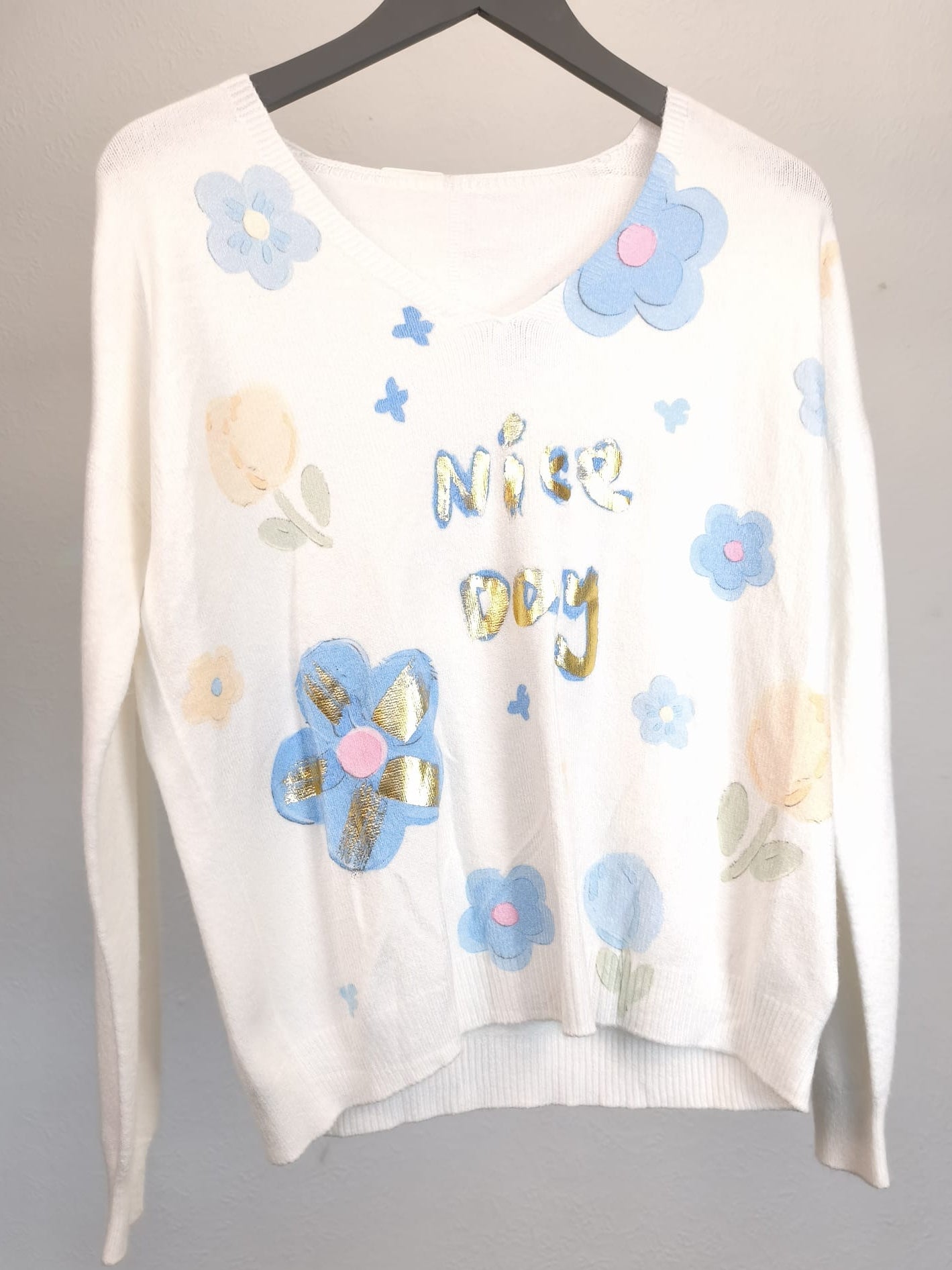 Leichter, weicher Pullover mit Bündchen, creme mit Pastell-Farbdruck