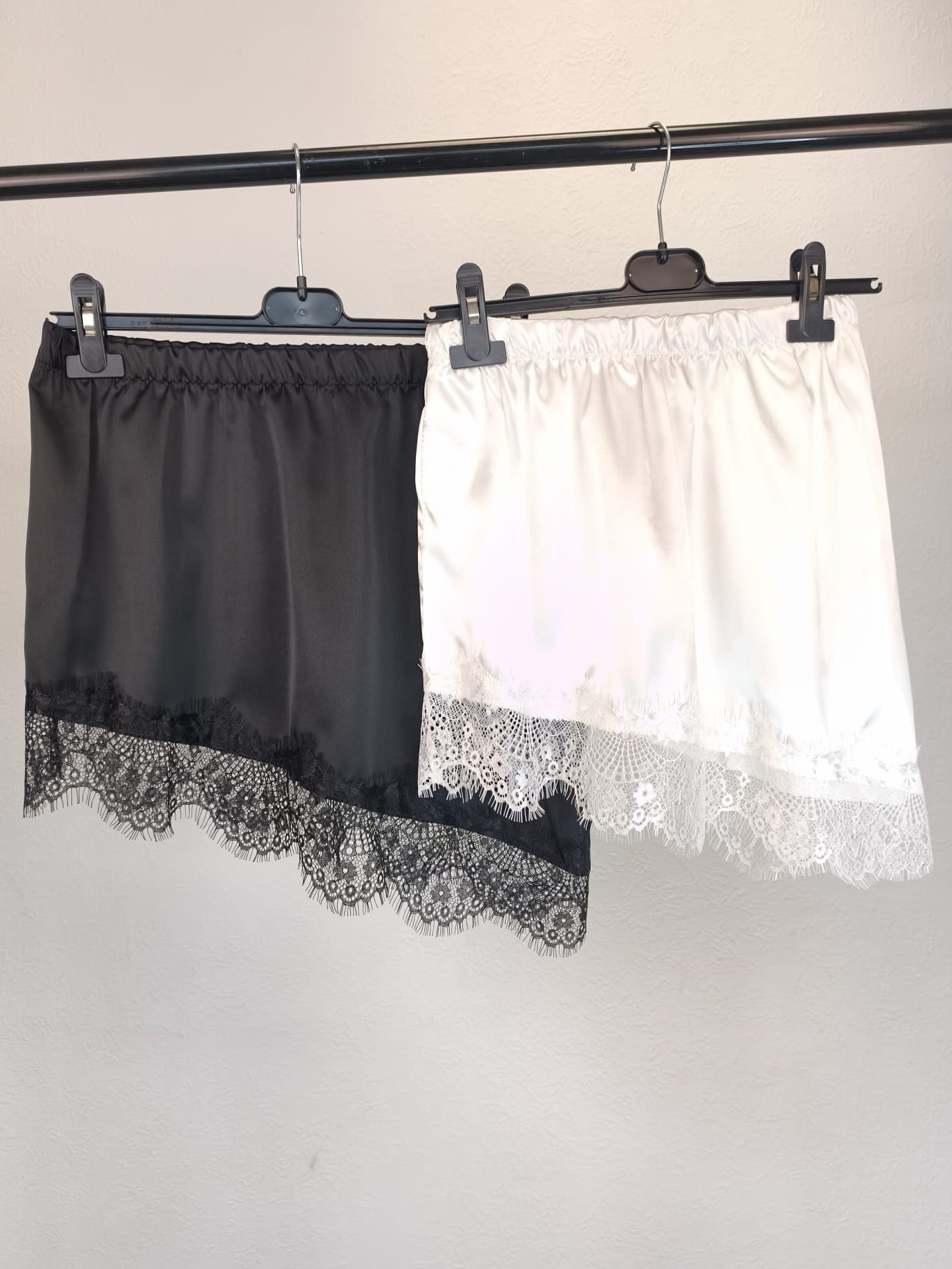 Spitzenrock mit elastischem Gummizug kurz asymmetrisch