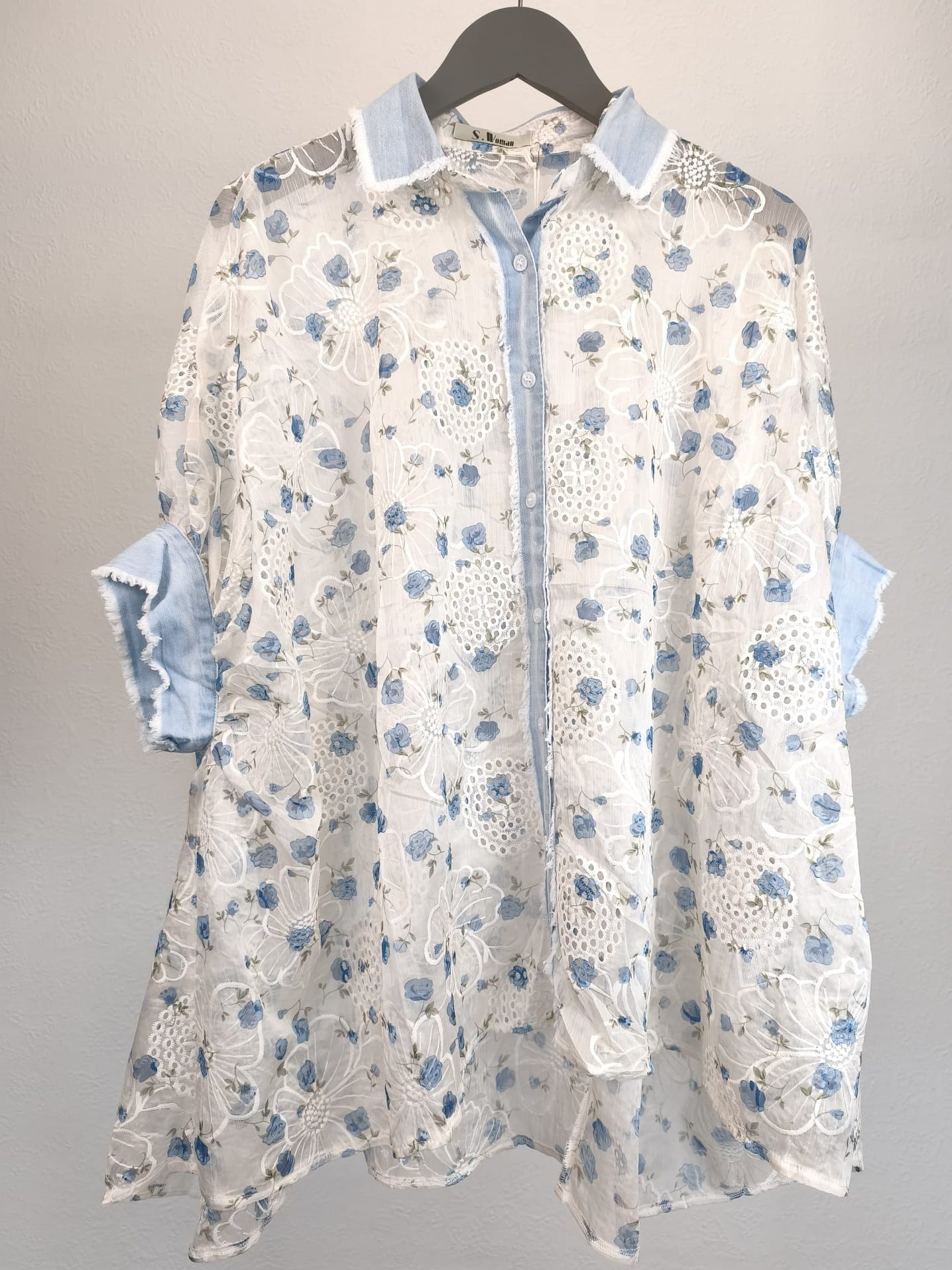 Bluse kurzärmlig weiß durchsichtig, mit floralen Stickereien, oversized