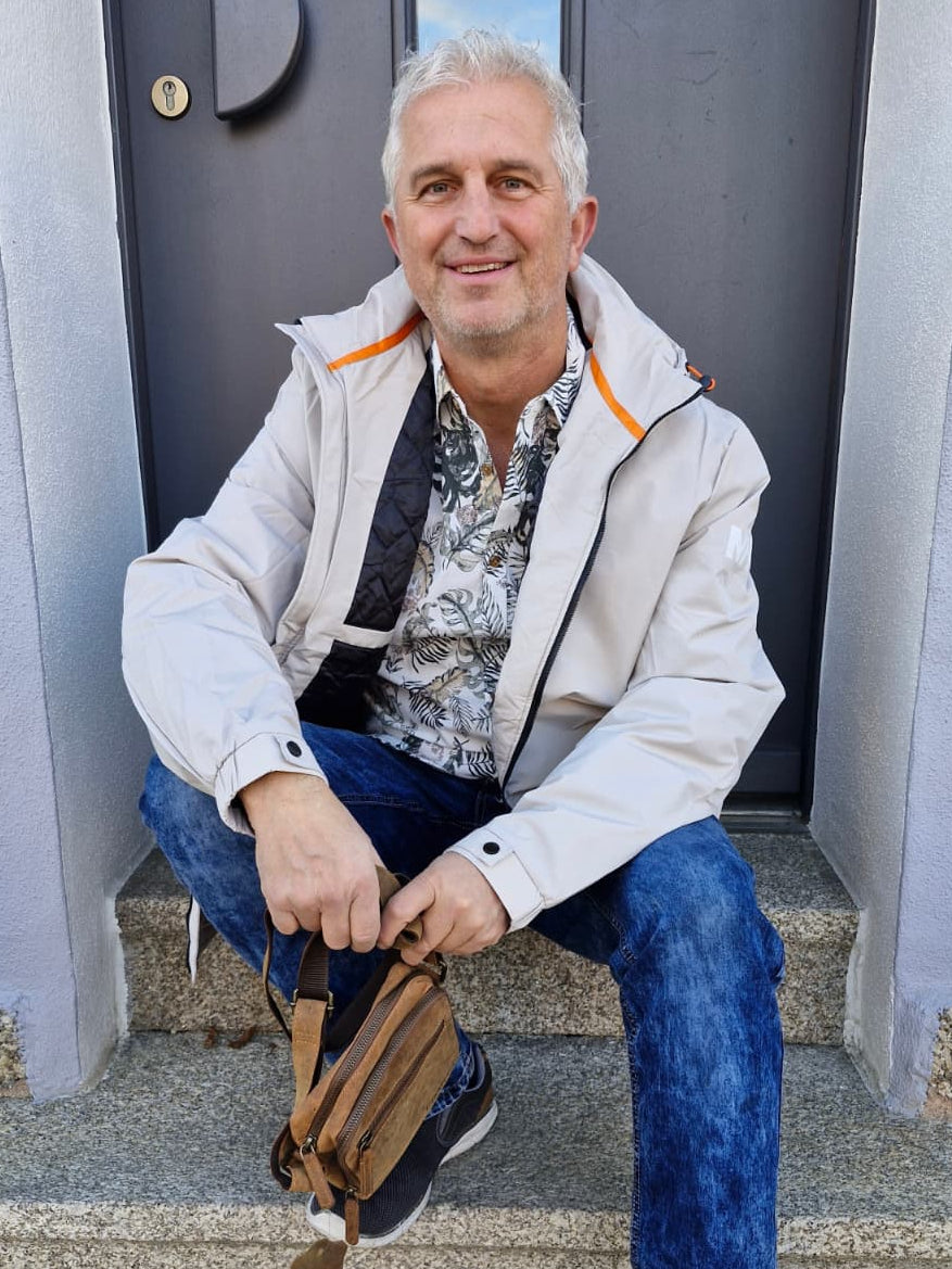 Herren-Hemd langärmlig, weiß mit floralem Design