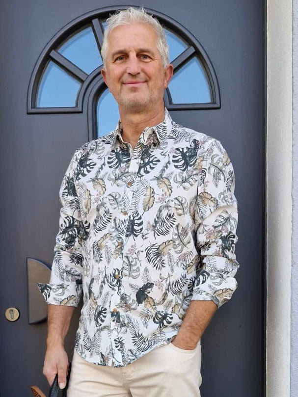 Herren-Hemd langärmlig, weiß mit floralem Design