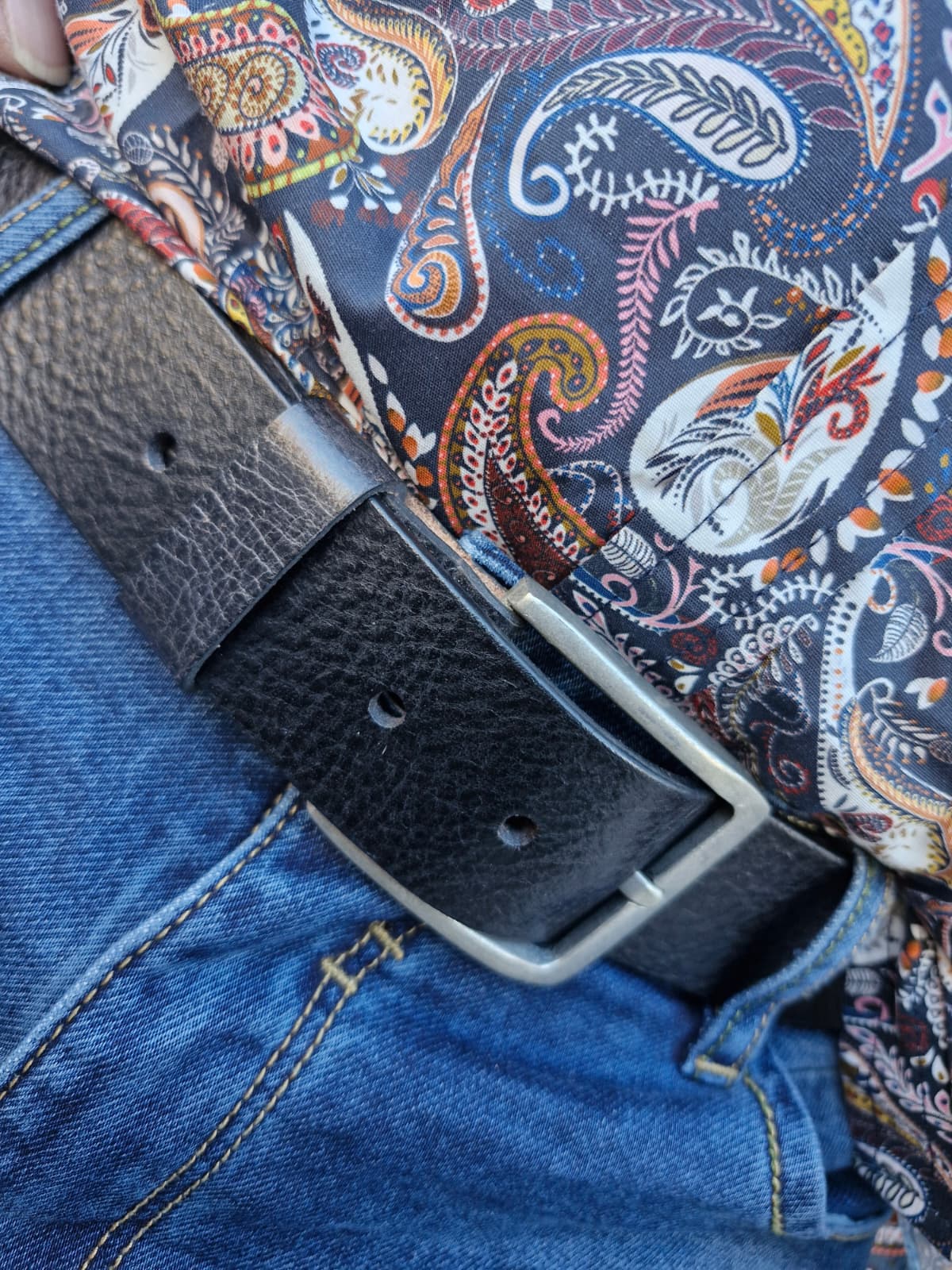 Langarm-Herrenhemd mit Kragen, blau mit floralem Muster