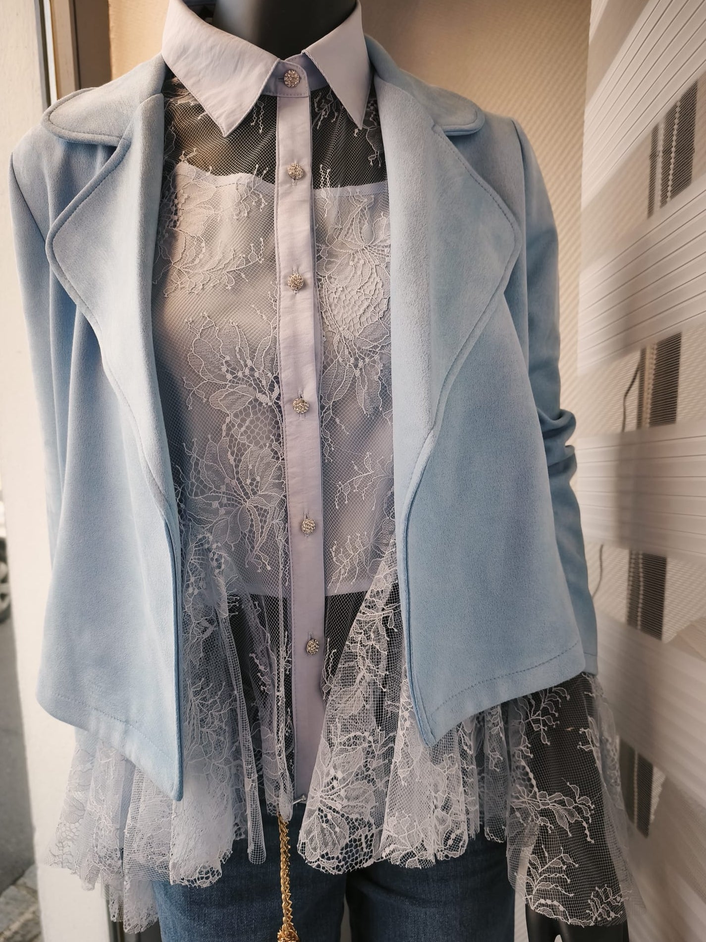 Exklusive Spitzen-Bluse mit langen Ärmeln und Kragen, 2-teilig mit Top