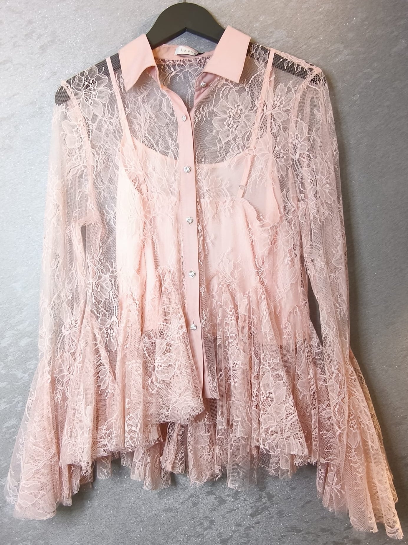 Exklusive Spitzen-Bluse mit langen Ärmeln und Kragen, 2-teilig mit Top