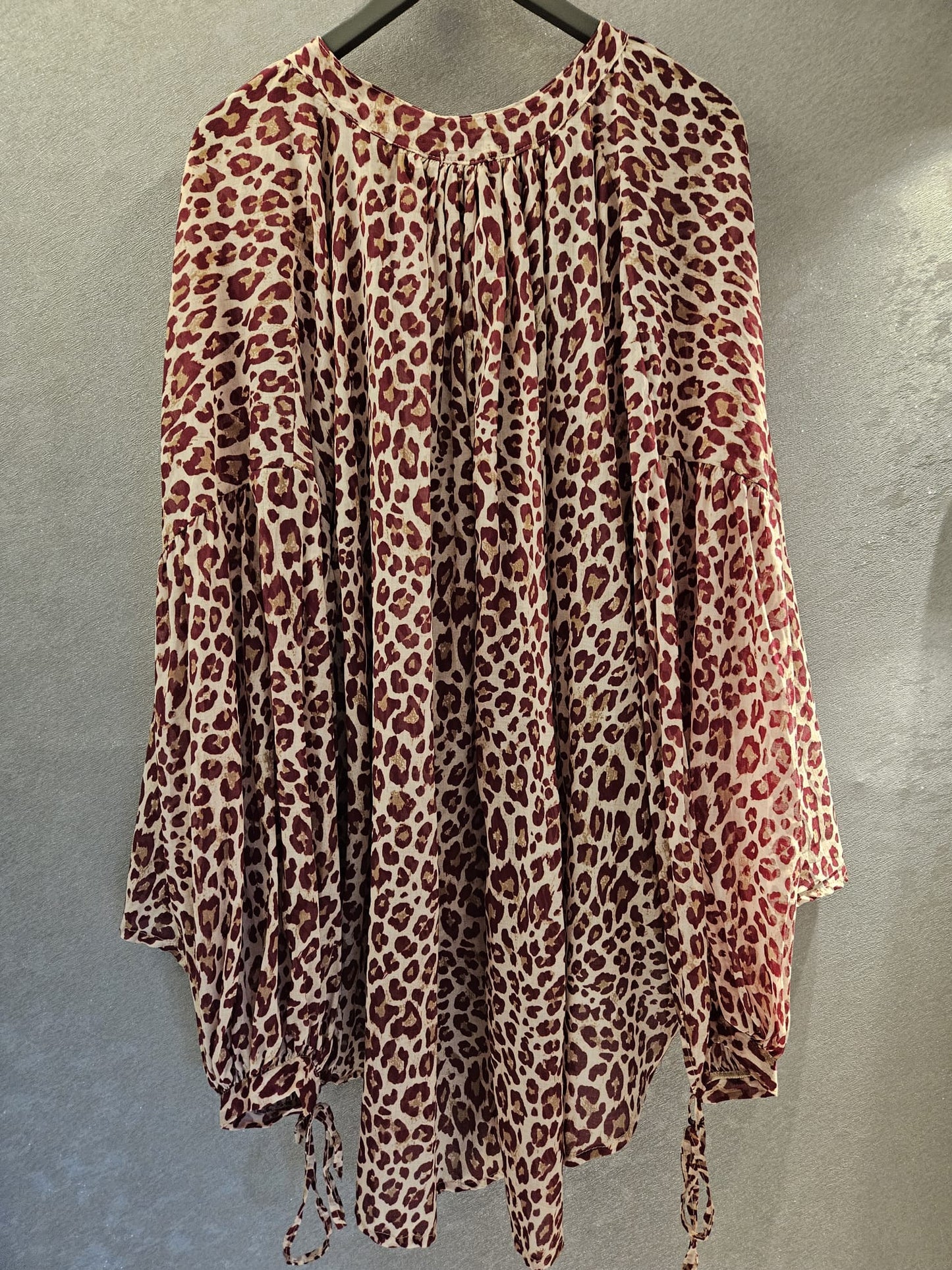 Langärmlige Bluse Animalprint mit Bändchen Oversize
