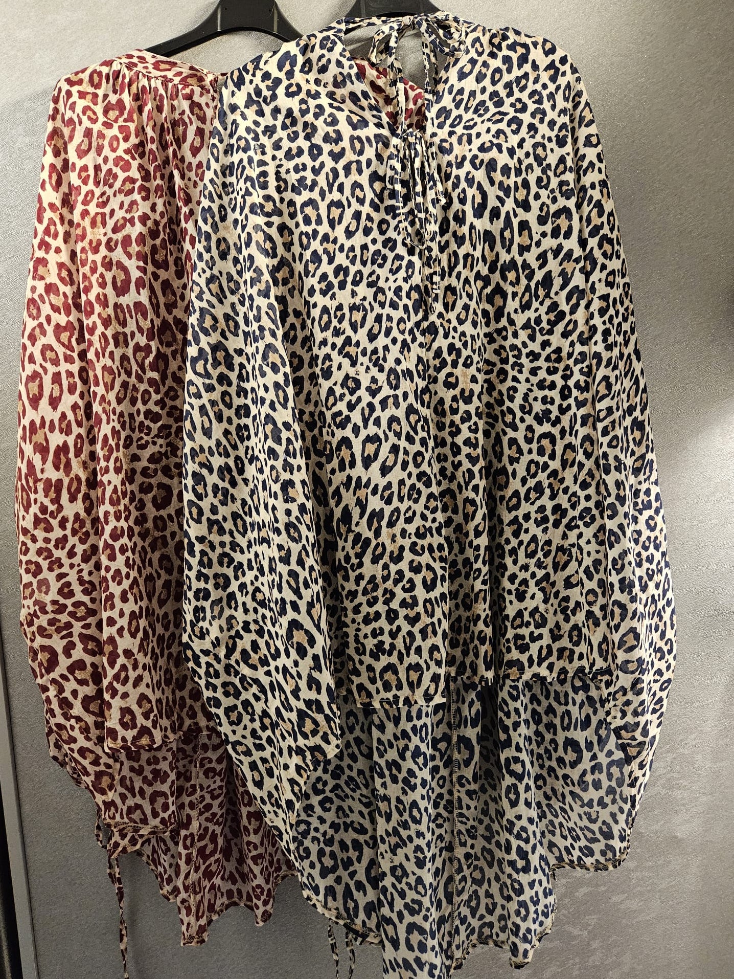 Langärmlige Bluse Animalprint mit Bändchen Oversize